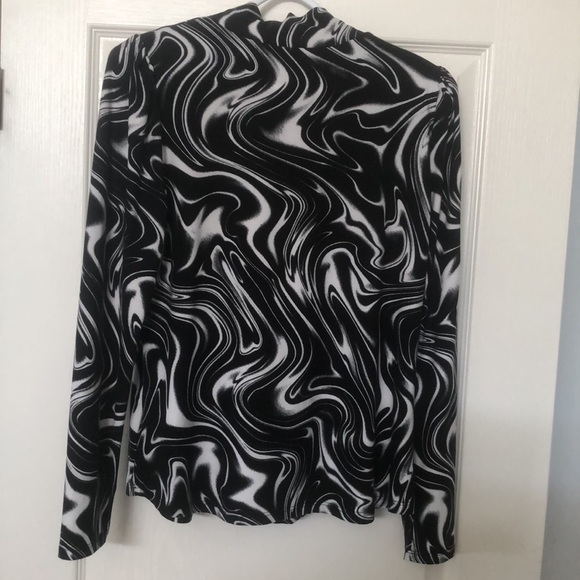 2/$25. - Laura long sleeved top, Size Large with black and white swirl pattern. - Picture 2 of 6